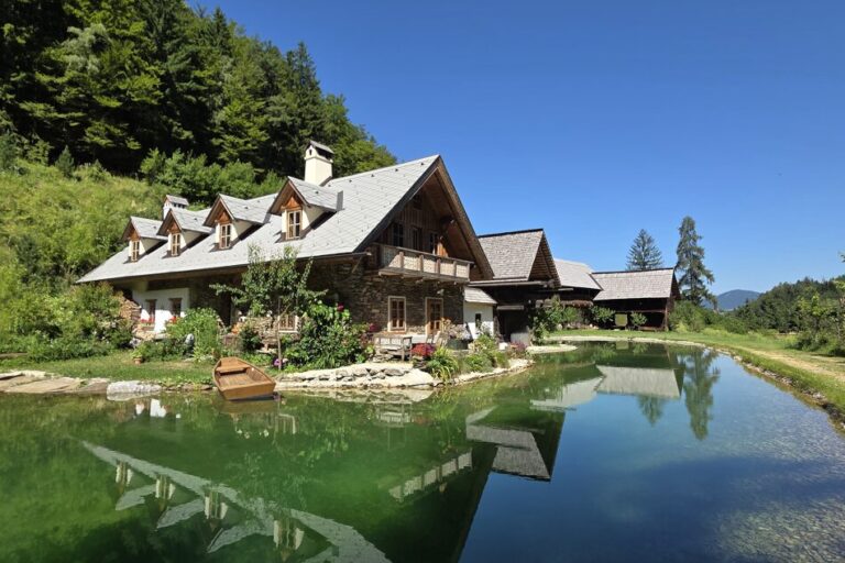 Revitalisiertes Bauernhaus mit See