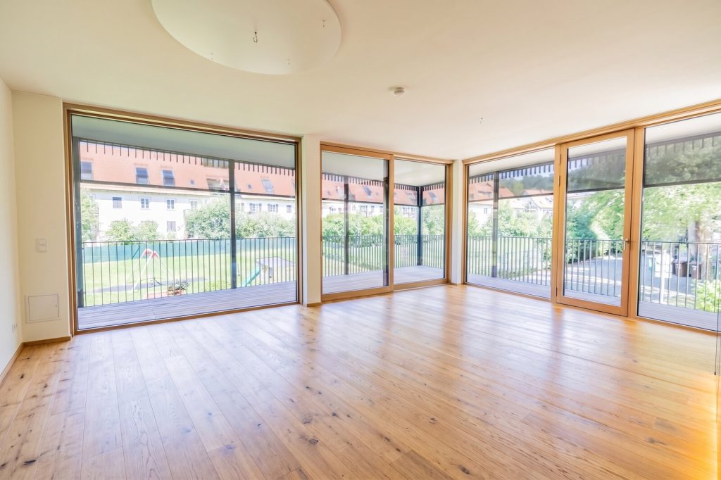 Unmöbliertes Wohnzimmer vor Home Staging – TeamWohnWerk Immobilienverkauf Graz
